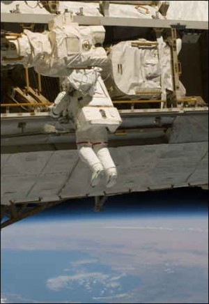 La Estación Espacial despliega su nuevo brazo japonés