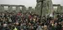 En Stonehenge, una multitud festejó la llegada del verano en el hemisferio norte