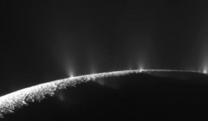 Descubren un océano con burbujas en luna de Saturno