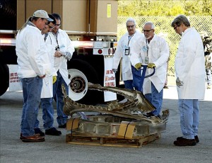 Hallan una pieza del transbordador Columbia en un lago de Texas