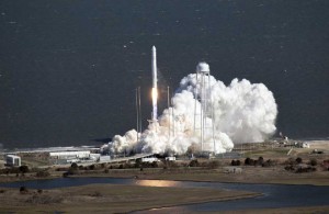 EE.UU sigue privatizando el negocio espacial