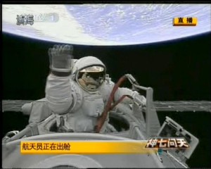 Del traje con que China dio primer paseo espacial ya sólo quedan los guantes
