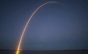 La compañía privada SpaceX pone en órbita su primer satélite