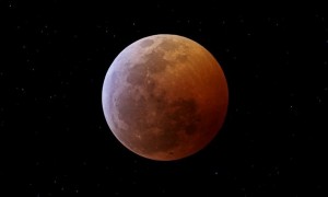 La Noche del Lunes Saturno y la Luna Brillarán Juntos y será visible en Toda la Argentina