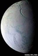 Podría haber agua en Enceladus 