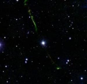 Dos Viejas y Extrañas Estrellas Originan Una Segunda Generación de Planetas