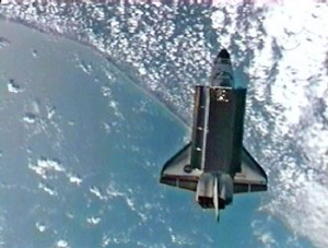 El Atlantis se separa de la Estación Espacial e inicia su regreso a la Tierra
