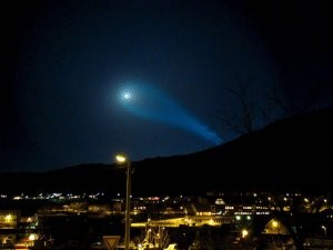 Un misterioso y potente foco de luz trae de cabeza a los noruegos