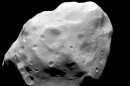 Un asteroide del tamaño de un autobús 'rozará' hoy la Tierra